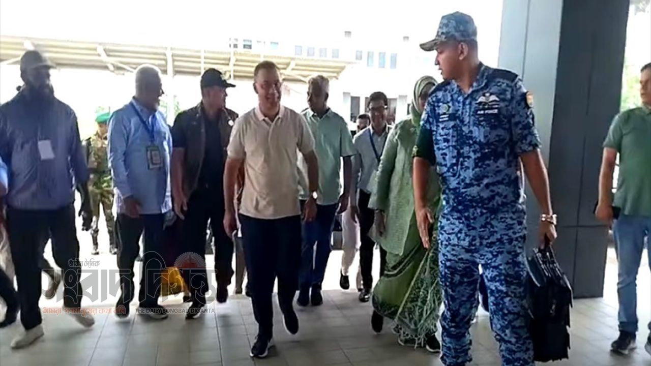 হেলিকপ্টারে মাতারবাড়ি পৌঁছে উন্নয়ন কার্যক্রম পরিদর্শনে প্রধানমন্ত্রী তারেক রহমান