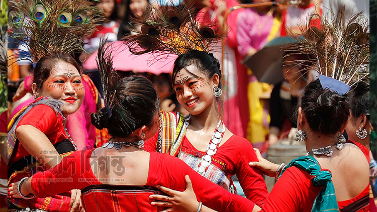 আজ আদিবাসী দিবস 