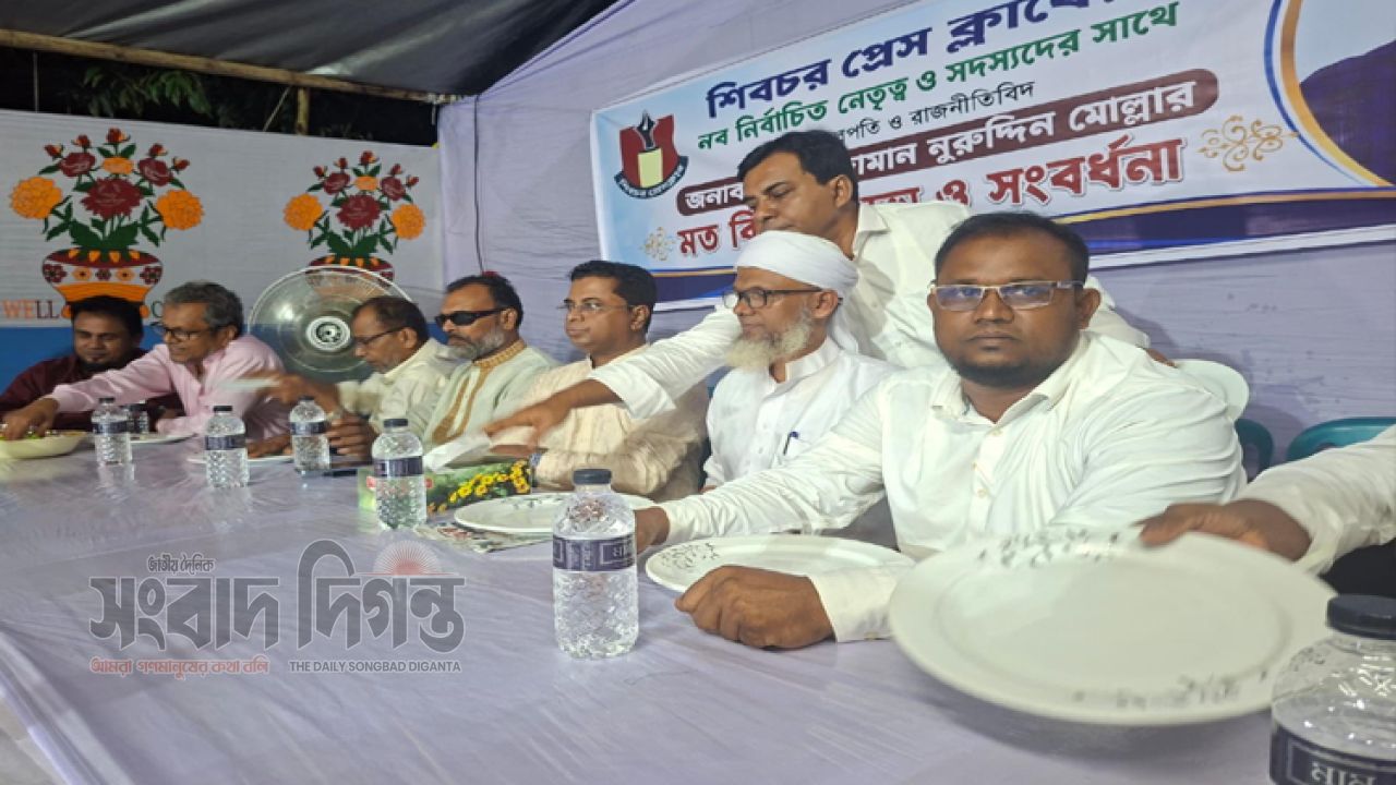 শিবচর প্রেসক্লাবের নবনির্বাচিত সাংবাদিকদের সংবর্ধনা দিলেন কামাল জামান মোল্লা 