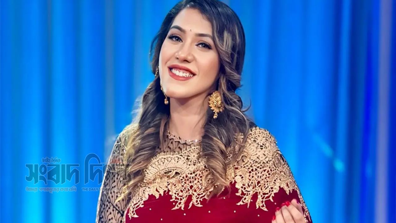 নতুন গানে পূজা