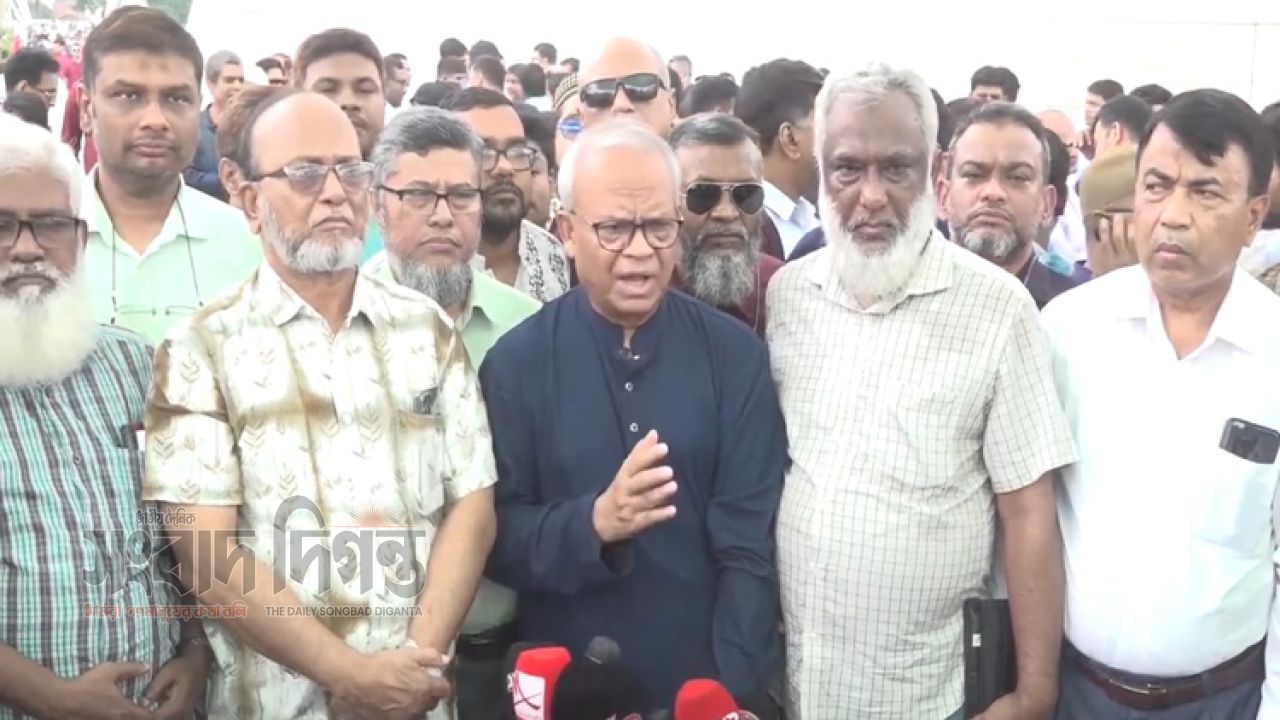 কোকোর কবর জিয়ারতে রিজভী শেখ হাসিনার বিরুদ্ধে তীব্র অভিযোগ