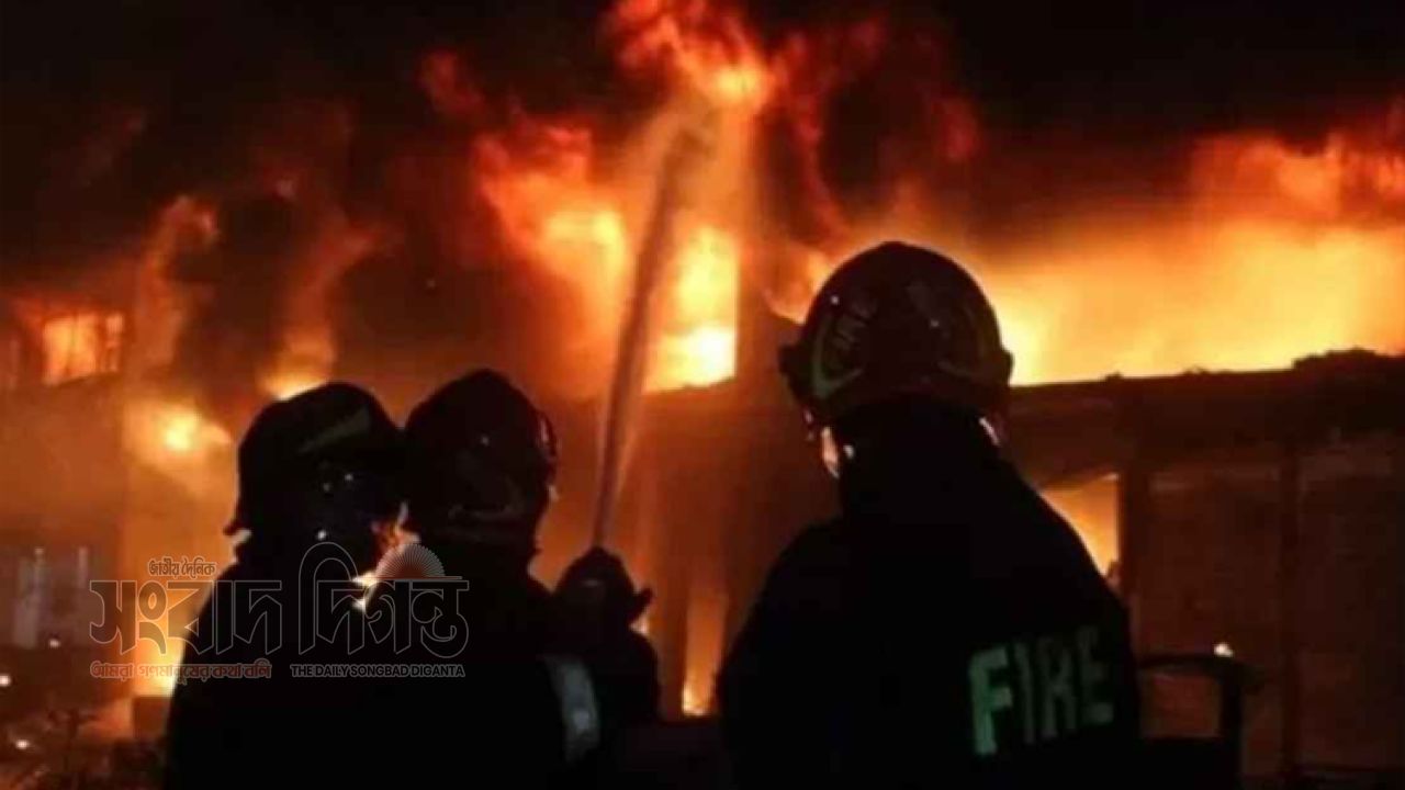 শ্যামলীর বহুতল আবাসিক ভবনে অগ্নিকাণ্ড, ঘটনাস্থলে ফায়ার সার্ভিসের দুই ইউনিট 