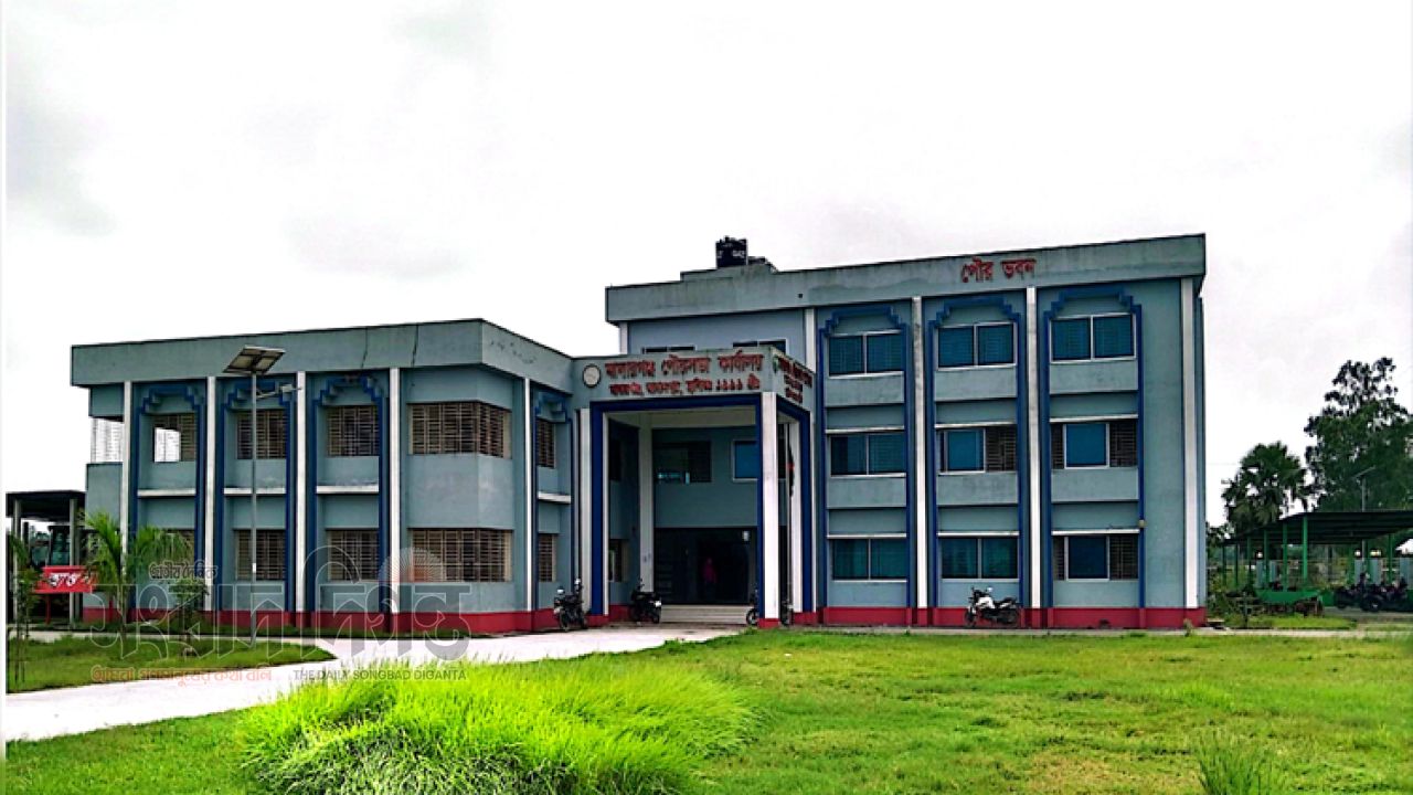মাদারগঞ্জ পৌরসভার নাগরিক সেবা: কাঙ্ক্ষিত সেবা কি পাচ্ছেন পৌরবাসী