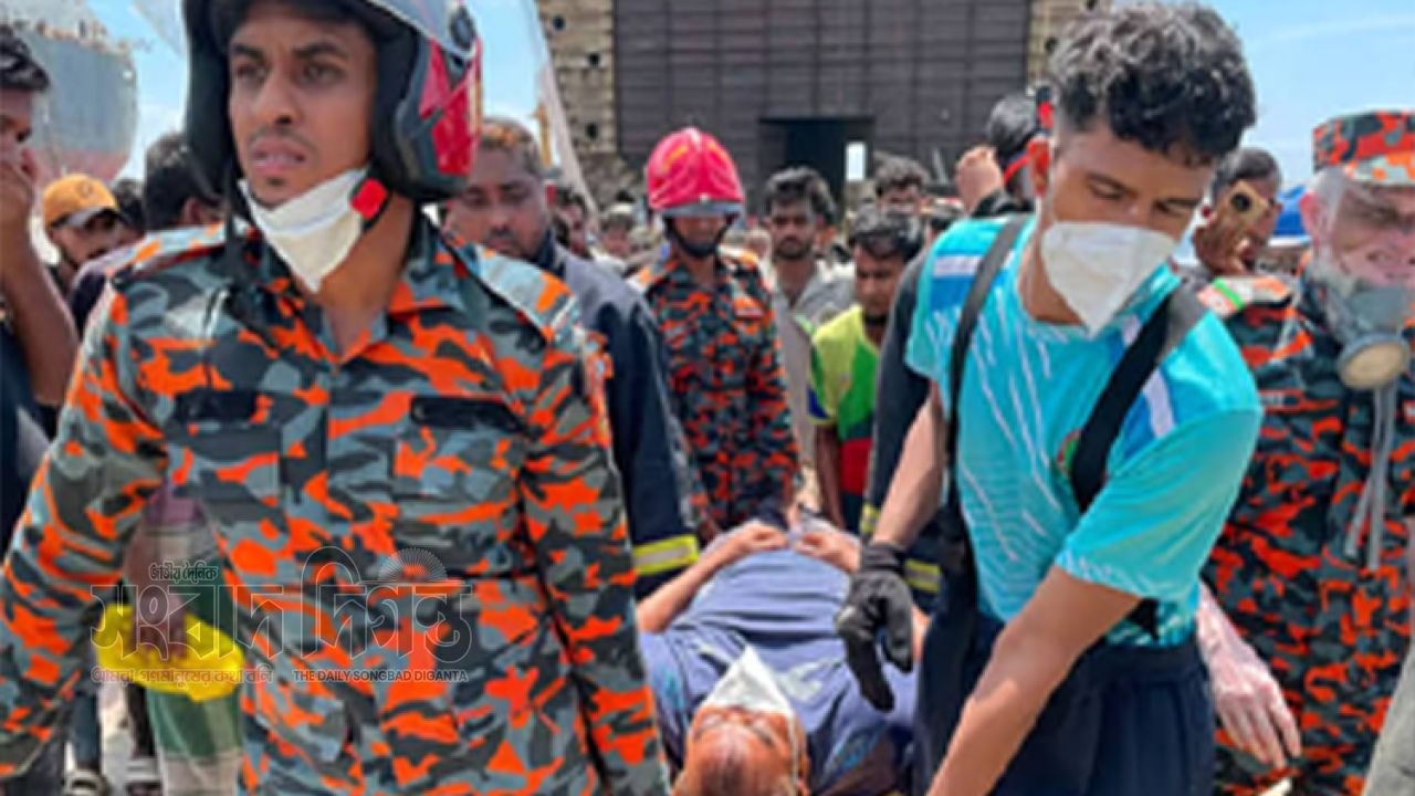 সীতাকুণ্ডে জাহাজভাঙা কারখানায় ভয়াবহ দুর্ঘটনা, বিষাক্ত গ্যাসে নিহত ৮ শ্রমিক 