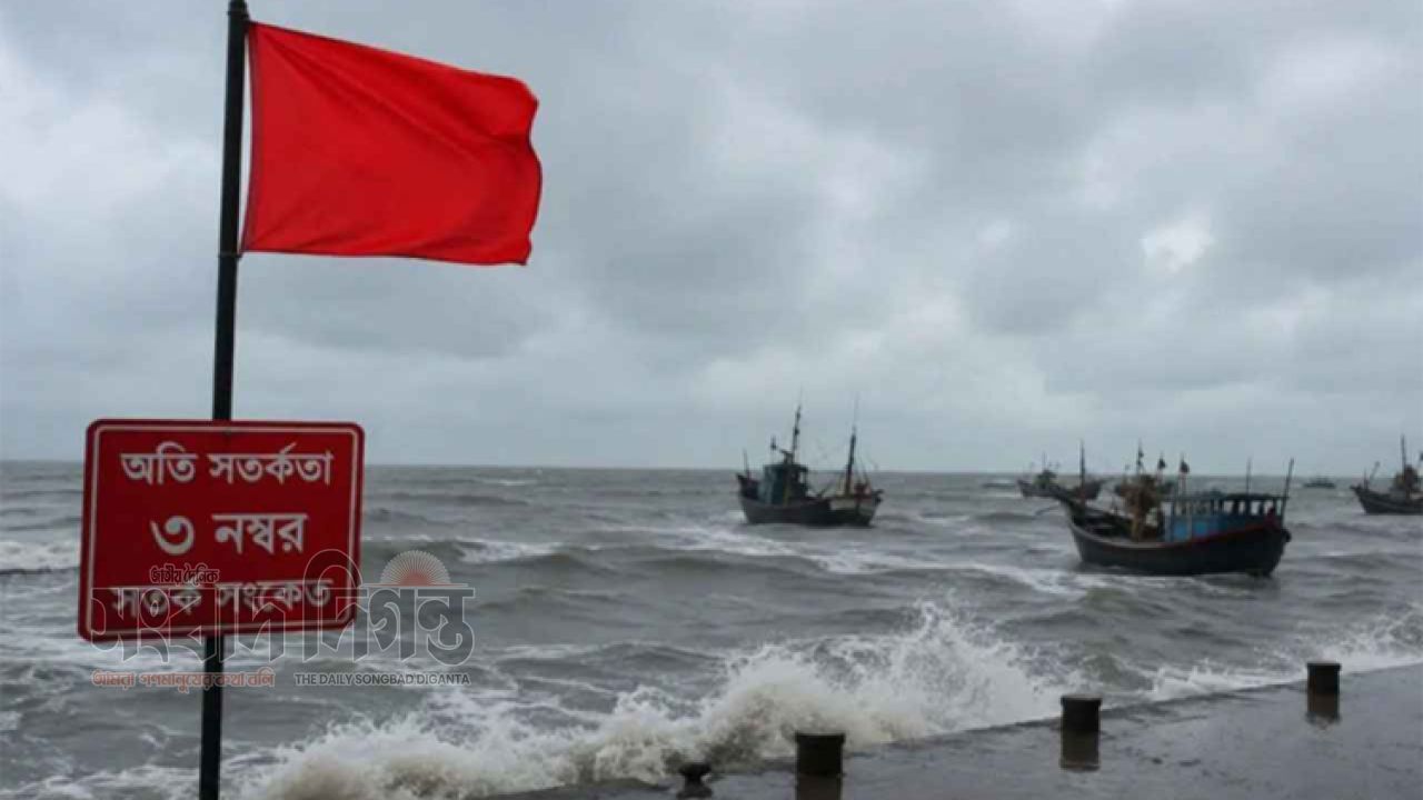 নিম্নচাপের প্রভাবে উত্তর বঙ্গোপসাগর উত্তাল, ট্রলার-নৌকাকে সতর্ক থাকার নির্দেশ 