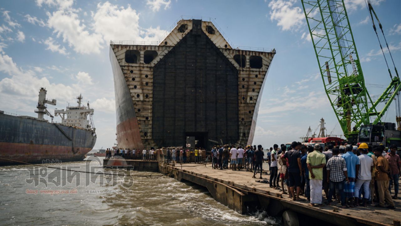 ভাটিয়ারীতে জাহাজে মাত্রাতিরিক্ত বিষাক্ত গ্যাসেই ৯ শ্রমিকের মৃত্যু 