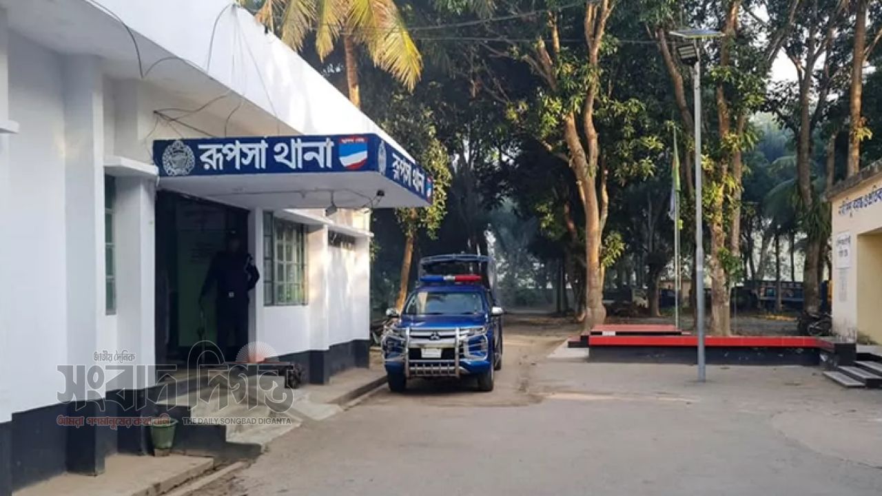 রূপসায় যুবককে নৃশংসভাবে কুপিয়ে হত্যা, এলাকায় আতঙ্ক  