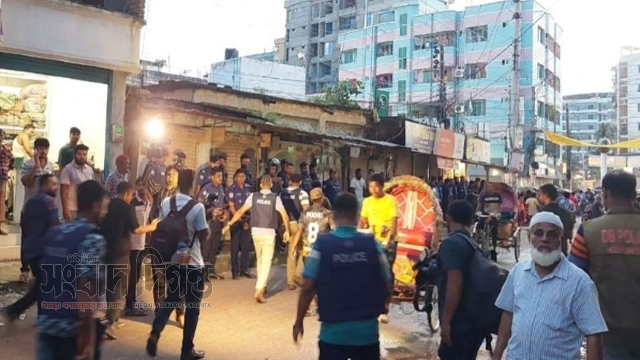 সদরঘাটে পূর্বশত্রুতার জেরে সংঘর্ষ, কাঁচির আঘাতে যুবক নিহত 