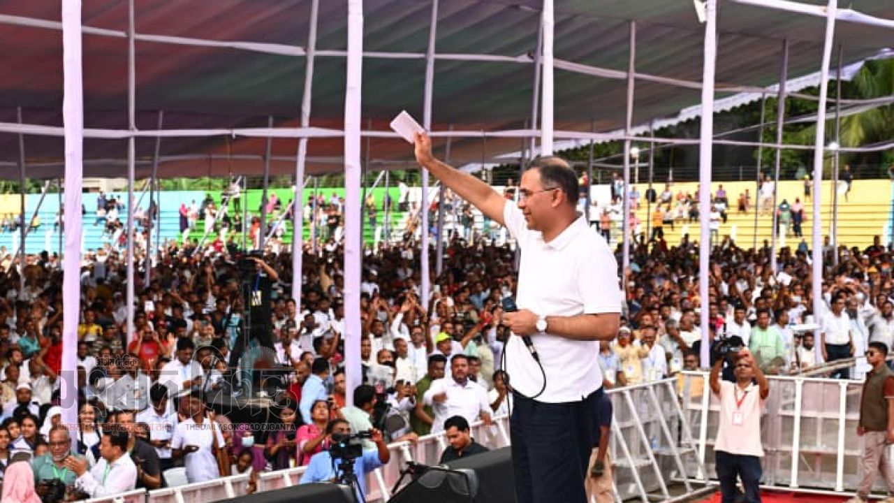 ‘বিভ্রান্তকারীদের চোখে চোখে রাখুন’:  প্রধানমন্ত্রী 