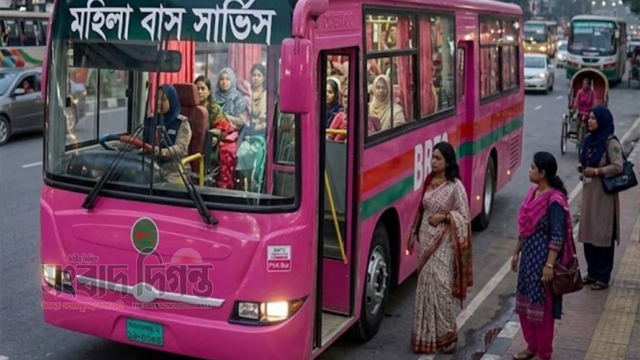 রাজধানীর সড়কে আজ থেকে ‘পিংক বাস’, চালক-কন্ডাক্টর দুজনই নারী 