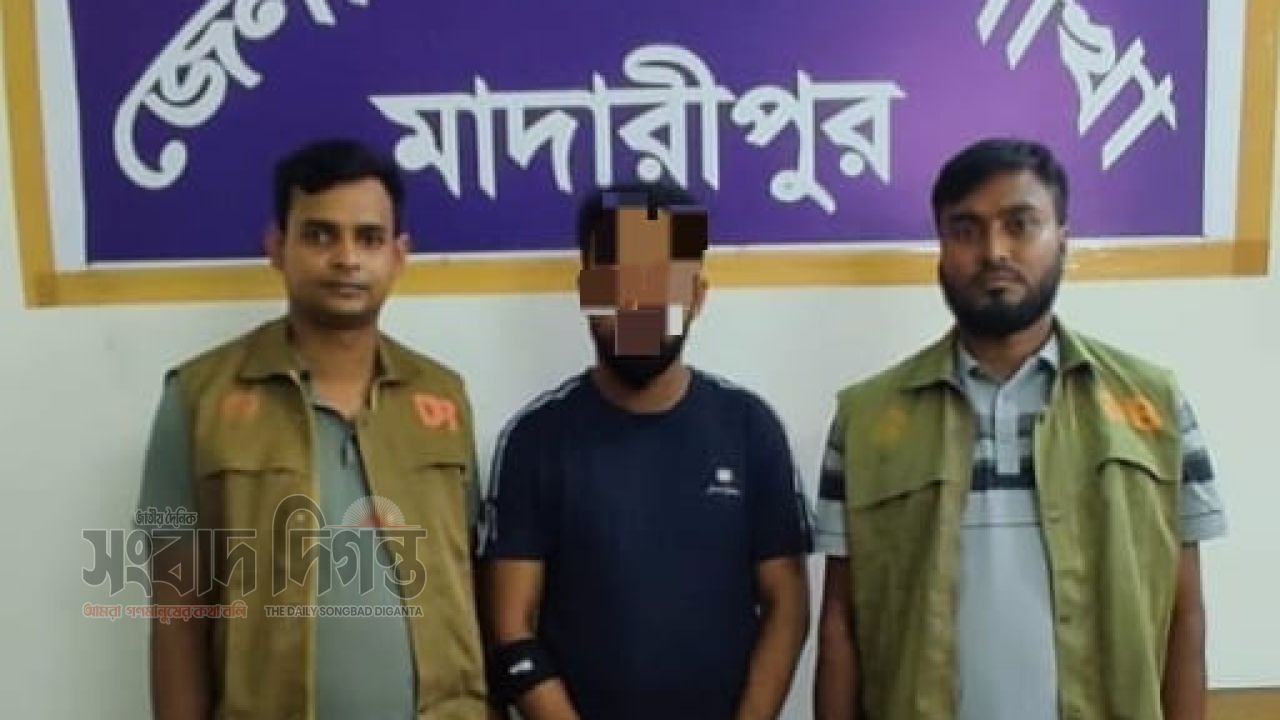 মাদারীপুর সদর থানা হতে ১৫০ পিস ইয়াবা ট্যাবলেট উদ্ধার ডিবি পুলিশ  