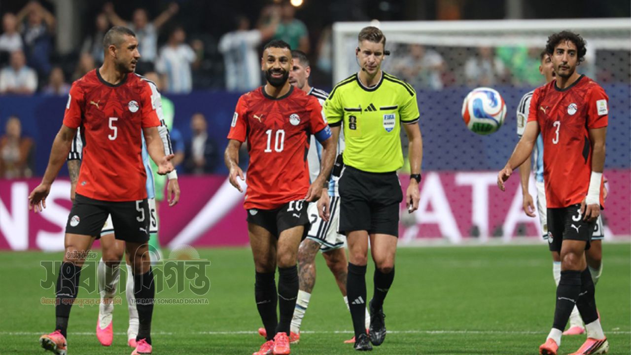 রেফারি-ভিএআর সিদ্ধান্তে স্বচ্ছতা আনতে নতুন উদ্যোগ প্রিমিয়ার লিগের 