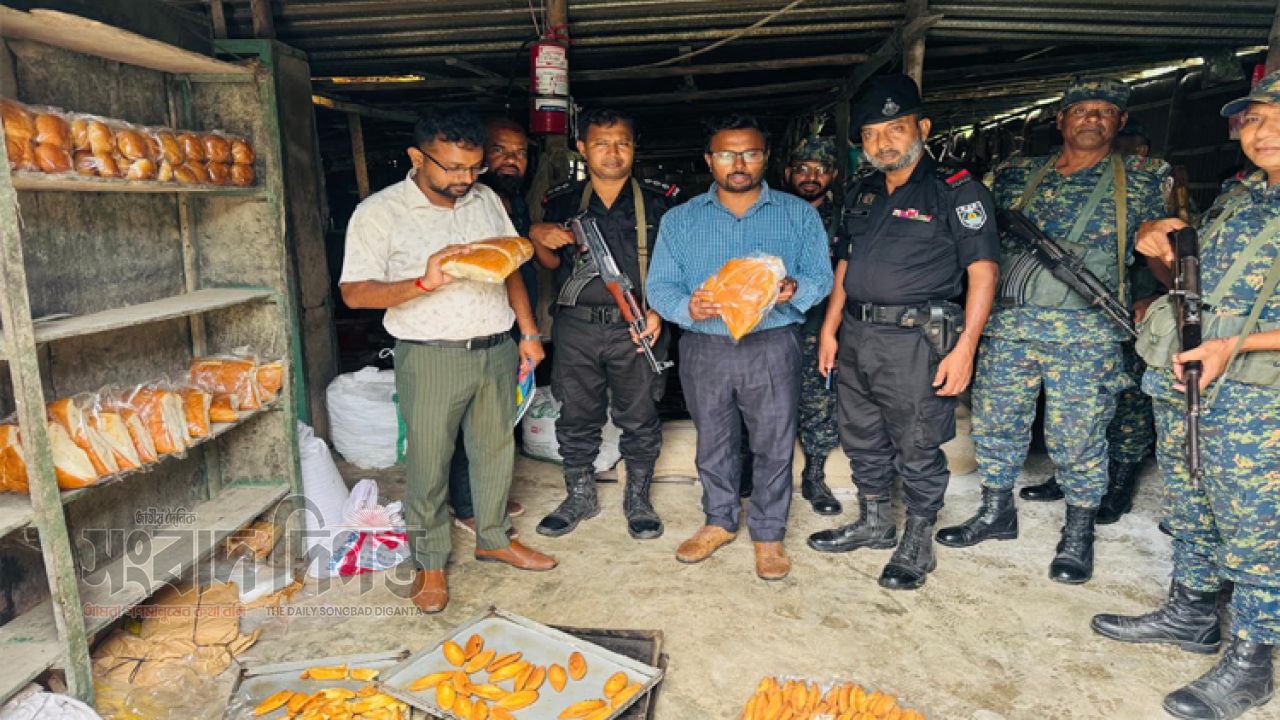 বেকারি ও নিত্যপণ্যের বাজারে জেলা ভোক্তা অধিদপ্তরের অভিযান 