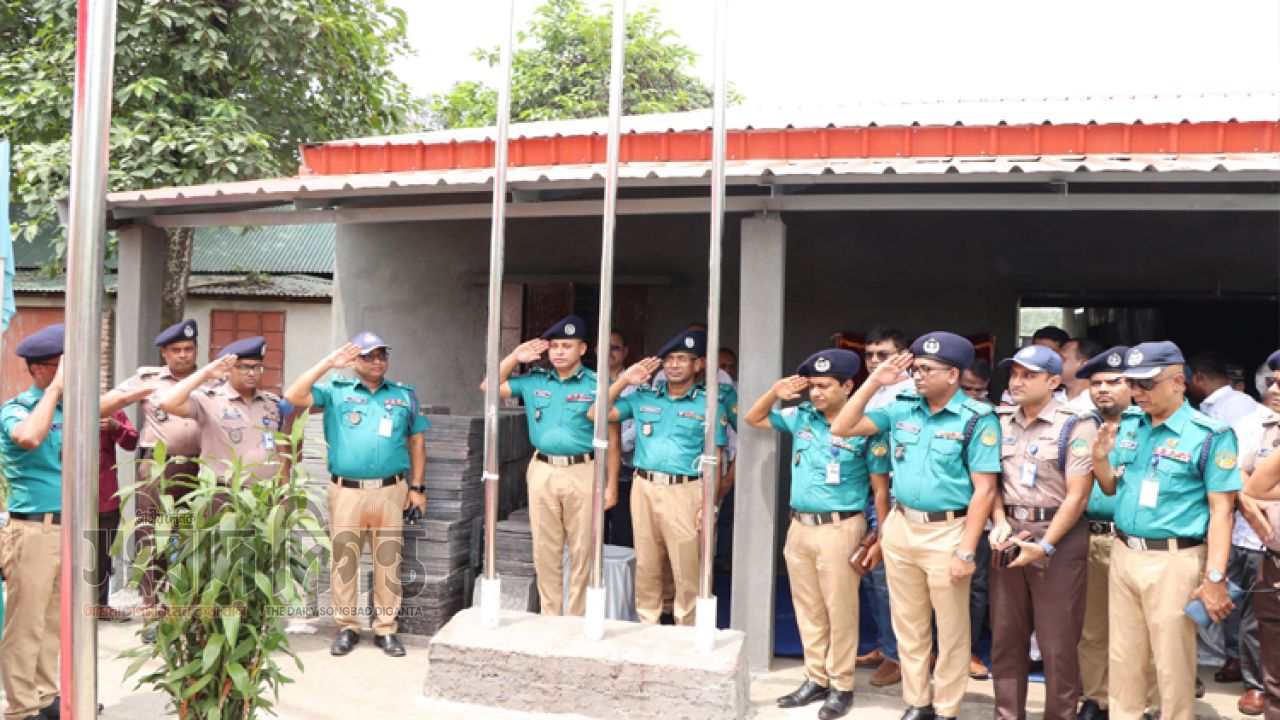 কাউলতিয়ায় হাতিয়াব পুলিশ ক্যাম্প উদ্বোধন, আইনশৃঙ্খলা রক্ষায় ঐক্যবদ্ধ হওয়ার আহ্বান 