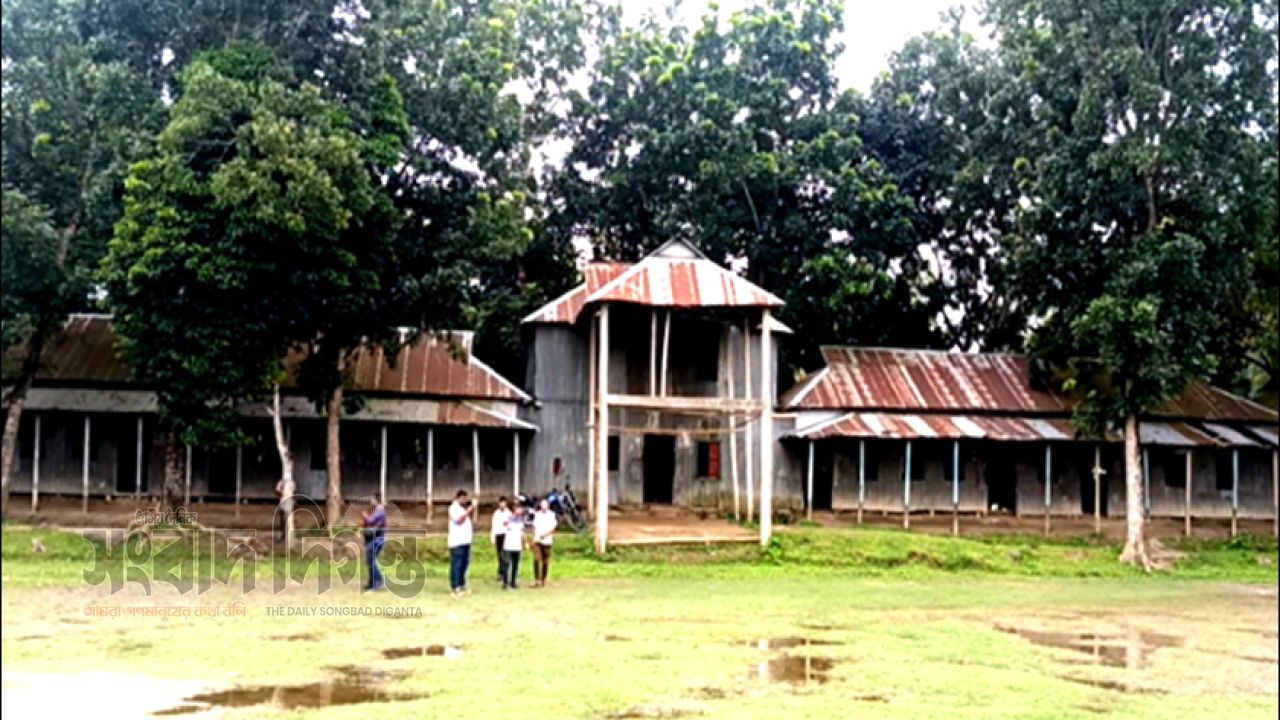 কালিহাতীতে জরাজীর্ণ ঝুঁকিপূর্ণ বিদ্যালয়ের টিনের ঘরে চলছে পাঠদান 