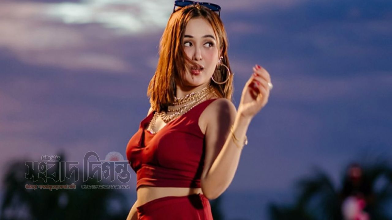 চমকে দিলেন চমক 