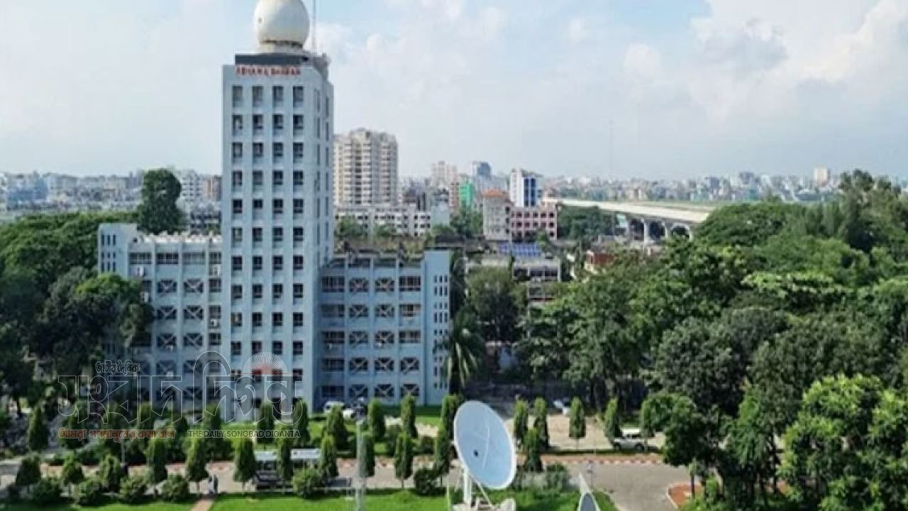 ঢাকার আকাশে মেঘ বৃষ্টির আভাস ভ্যাপসা গরমের পূর্বাভাস