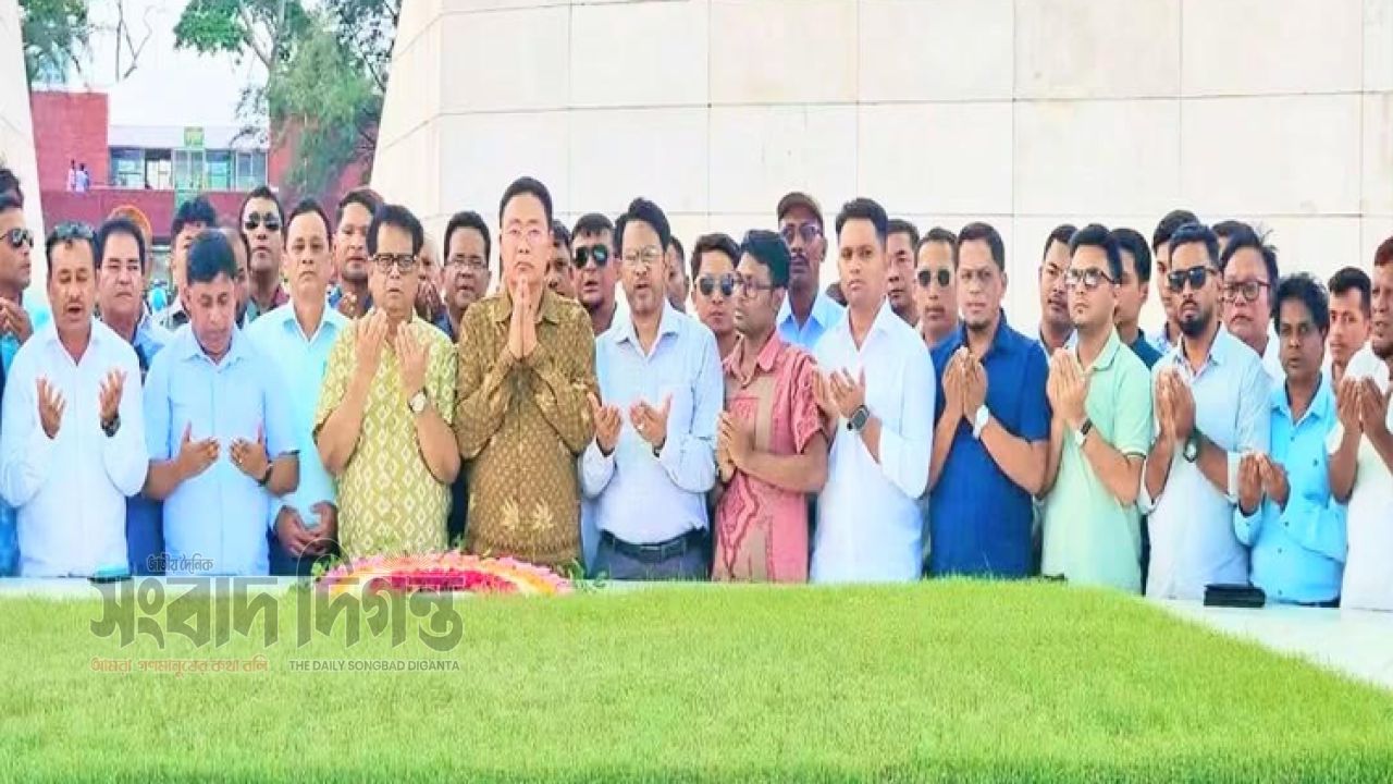 জিয়া ও খালেদা জিয়ার সমাধিতে খাগড়াছড়ি জেলা পরিষদের নবনিযুক্তদের শ্রদ্ধা 