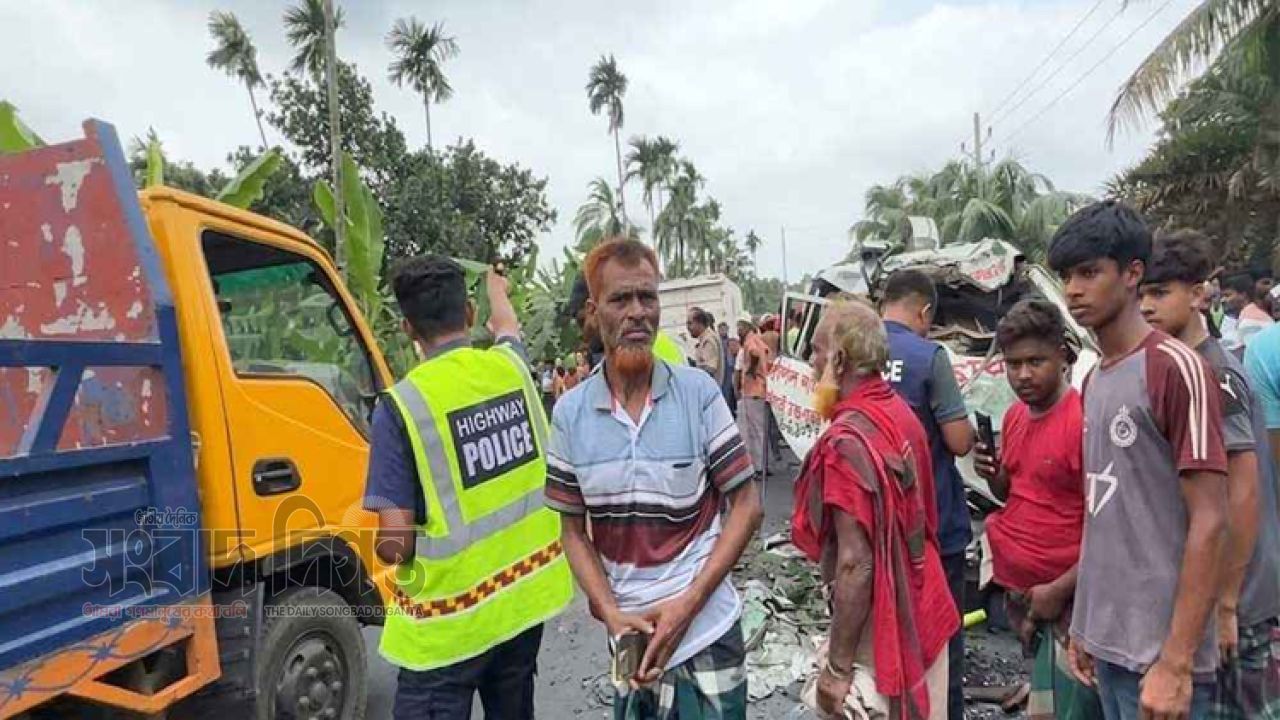 ভাঙ্গায় বাস-অ্যাম্বুলেন্সের মুখোমুখি সংঘর্ষ, চালকসহ আহত ৩