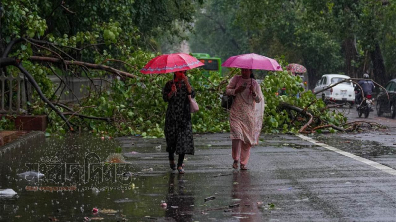 ৯ অঞ্চলে ৬০ কিলোমিটার বেগে ঝড়-বৃষ্টির আভাস, নদীবন্দরে সতর্ক সংকেত 
