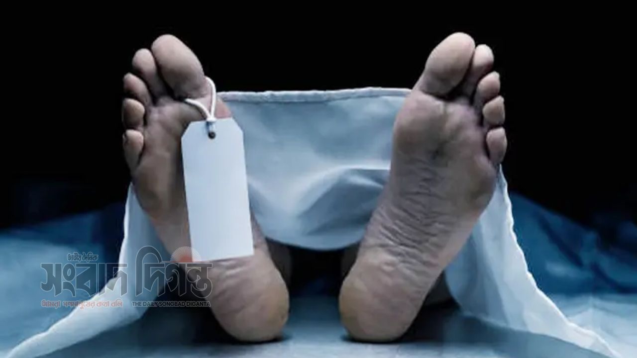 কলাবাগানে নটর ডেম কলেজের সাবেক শিক্ষকের ঝুলন্ত মরদেহ উদ্ধার 