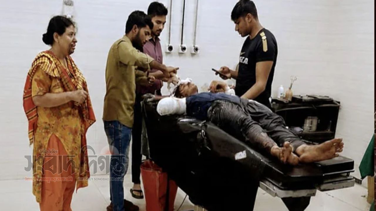 গভীর রাতে প্রেমিকার বাড়িতে হামলা, কবজি থেকে হাত বিচ্ছিন্ন 