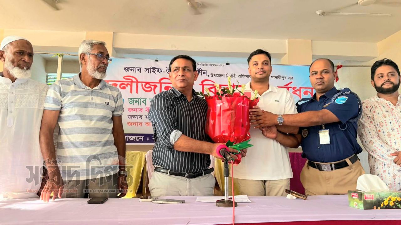 প্রশাসনিক দক্ষতা ও সততায় মানুষের মন জয় করেছেন ইউএনও সাইফ উল আরেফীন: এমপি খোকন 