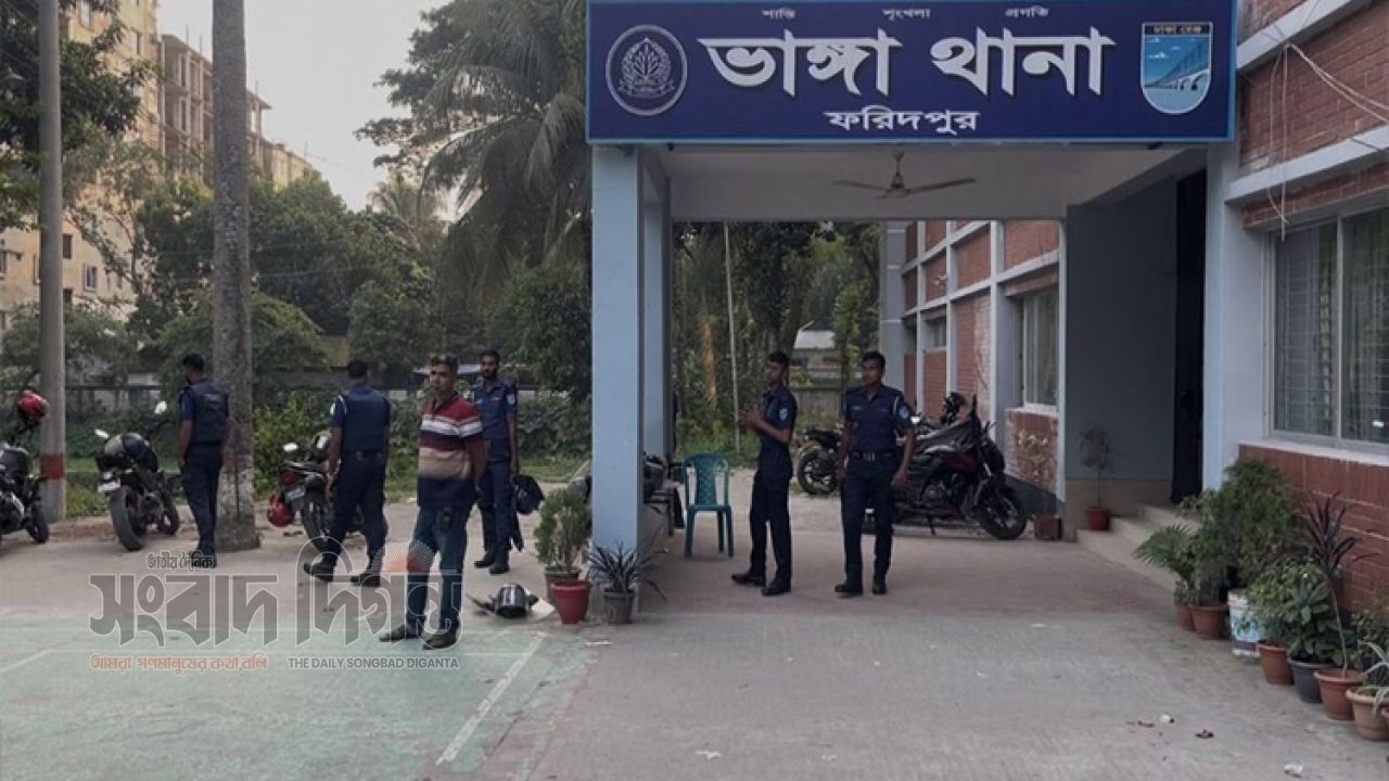 নতুন মোটরসাইকেল কেনার তিন দিন পরই সড়কে ঝরল দুই প্রাণ