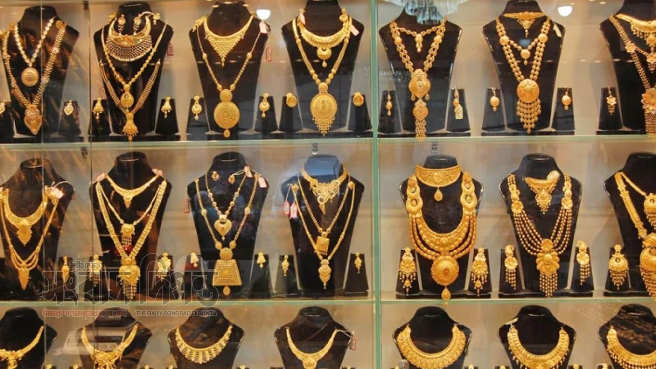 সোনার দামে বড় পতন, ভরিতে কমল ৭ হাজার ১১৫ টাকা 