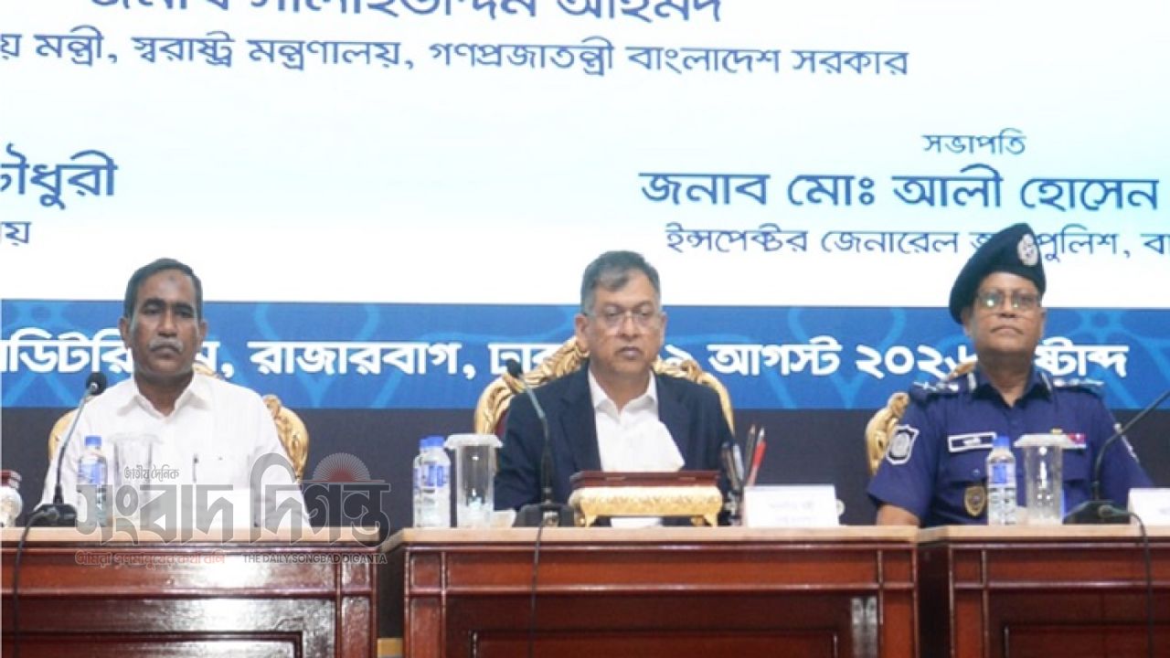 অবৈধ অস্ত্র উদ্ধারে তথ্য দিলেই ২ লাখ টাকা পুরস্কার: স্বরাষ্ট্রমন্ত্রী 