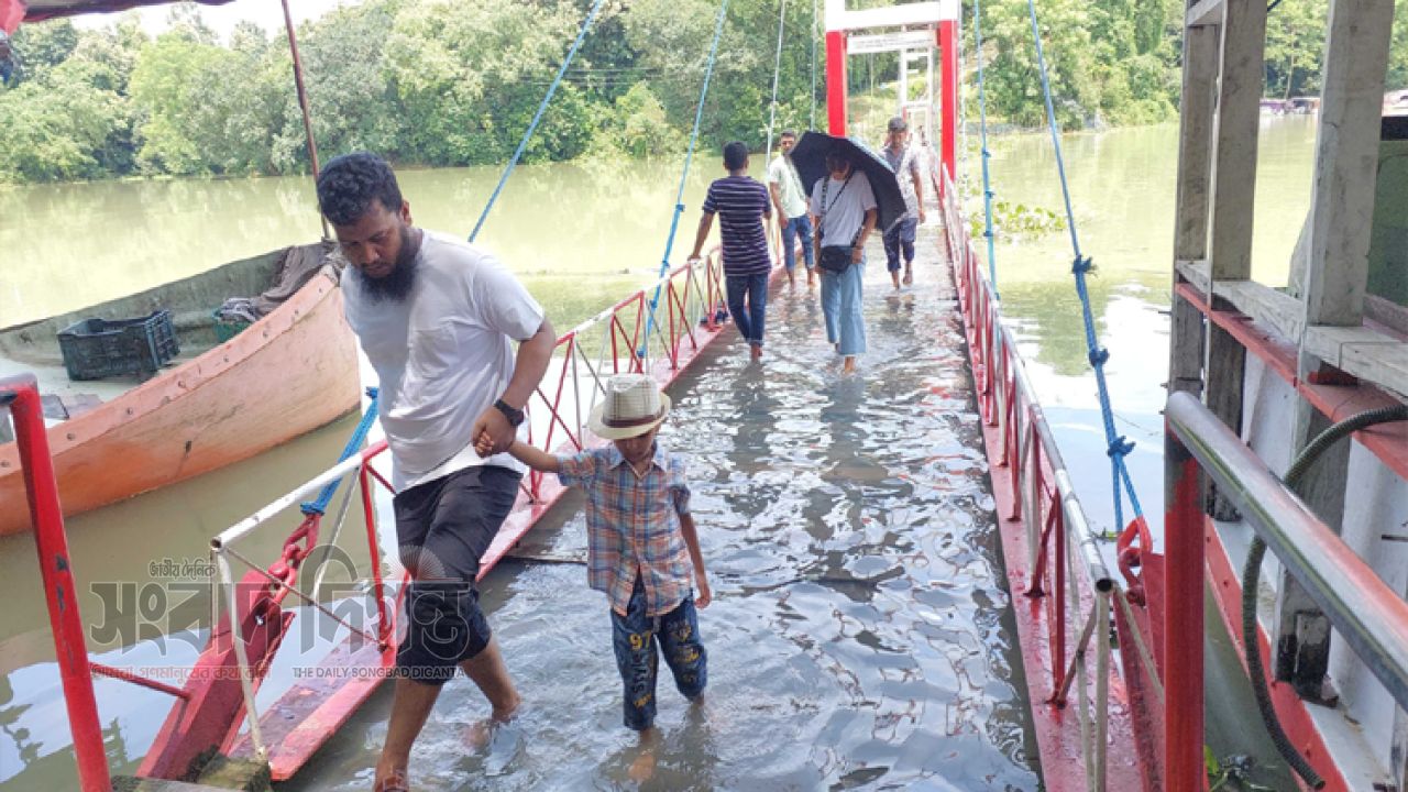 পাহাড়ি ঢলে বাড়ছে কাপ্তাই হ্রদের পানি, ডুবে গেল রাঙামাটির ঝুলন্ত সেতু
