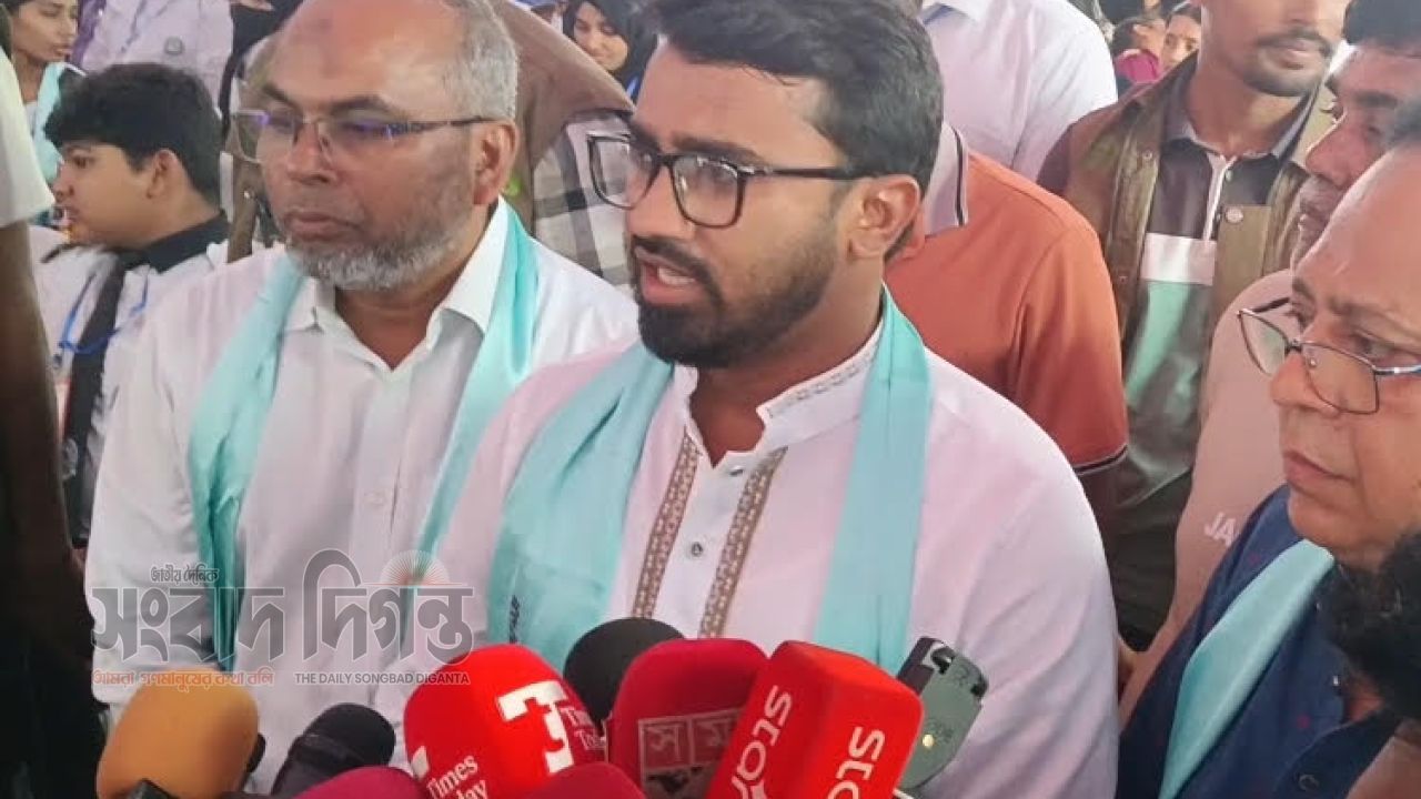 শেখ হাসিনা ও হাদীর খুনিদের ফেরত দেওয়ার বার্তা দিলে ভারত সফরে যাবেন তারেক রহমান: রাশেদ খাঁন