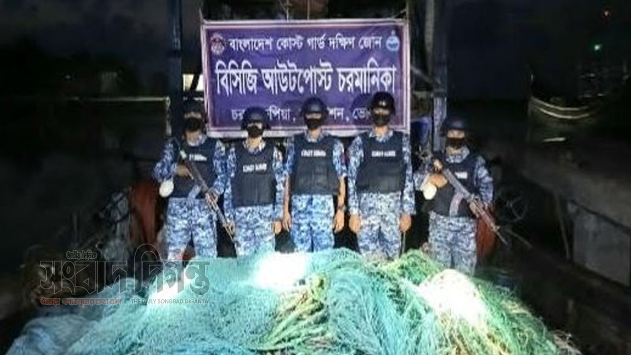 চরফ্যাশনে ভারতীয় অবৈধ ট্রলিংবোটসহ ১১ জাল জব্দ, পালাল জেলেরা