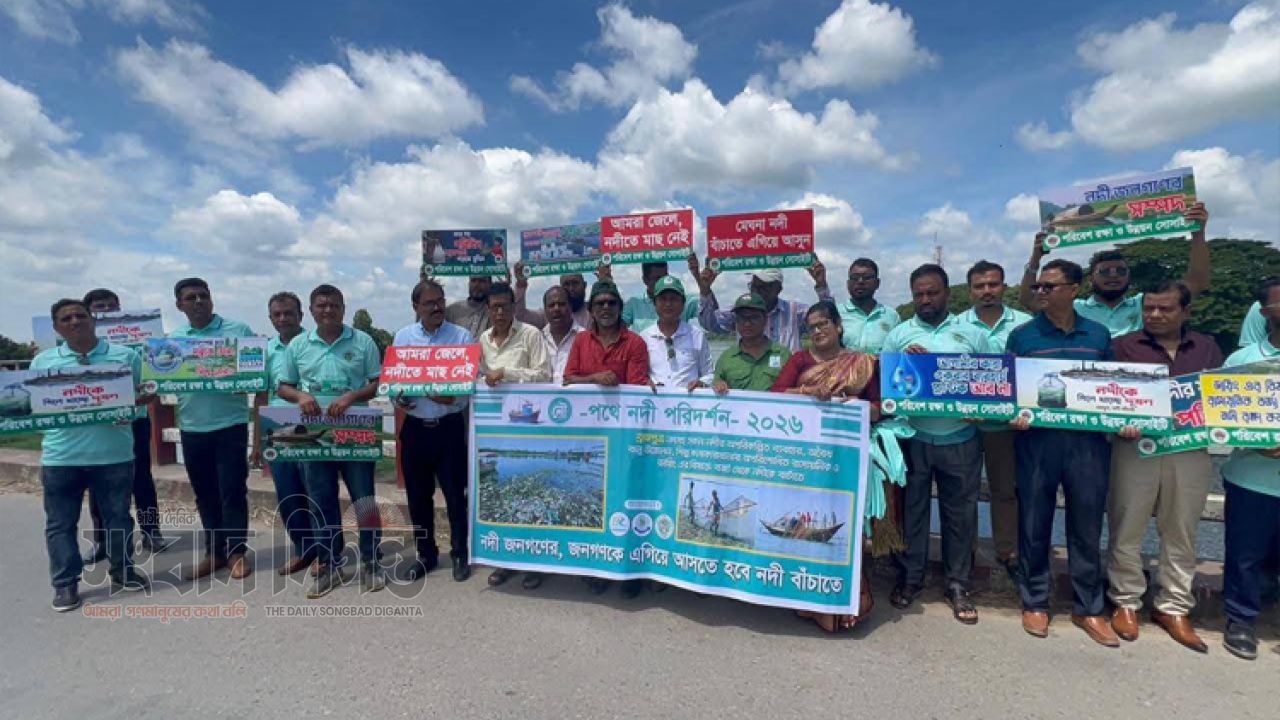 নদী রক্ষায় ব্রহ্মপুত্র পরিদর্শন, উঠল দখল-দূষণ বন্ধের দাবি  