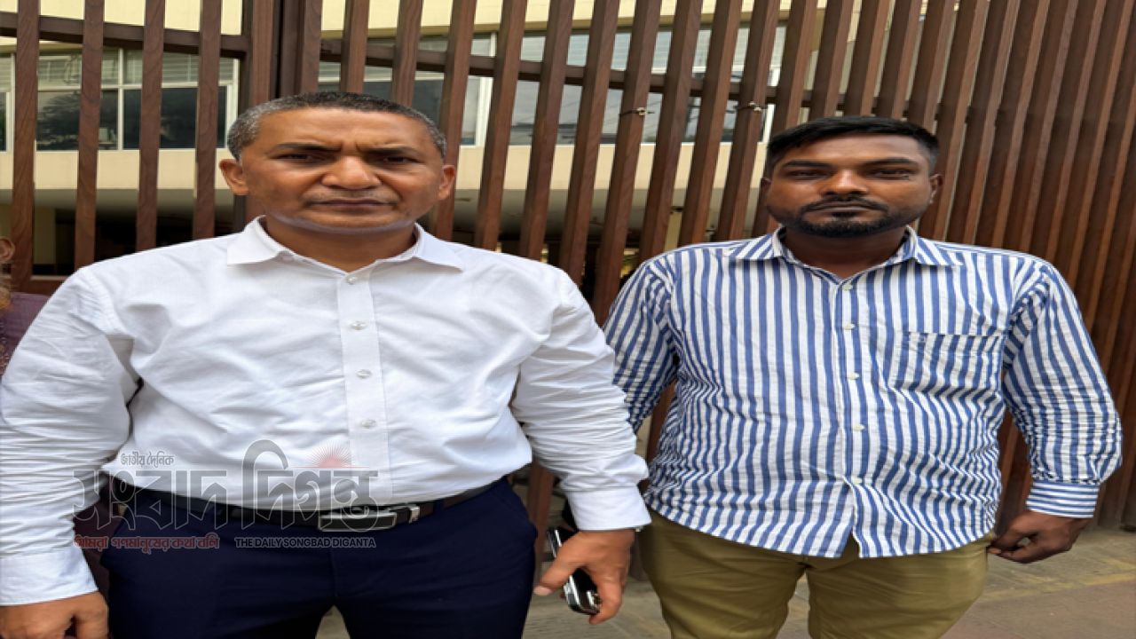 যুবদল কেন্দ্রীয় সাধারণ সম্পাদক নুরুল ইসলাম নয়নের সঙ্গে লামা পৌর যুবদল নেতার সৌজন্য সাক্ষাৎ