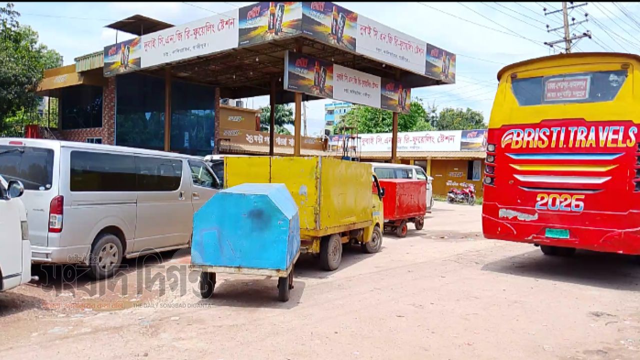চন্দ্রা-দুবাই সিএনজি ফিলিং স্টেশনে তীব্র গ্যাস সংকট, দীর্ঘ সারিতে চরম ভোগান্তি 