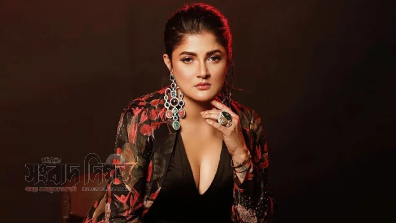 ক্যামেরার সামনে শ্রাবন্তী 