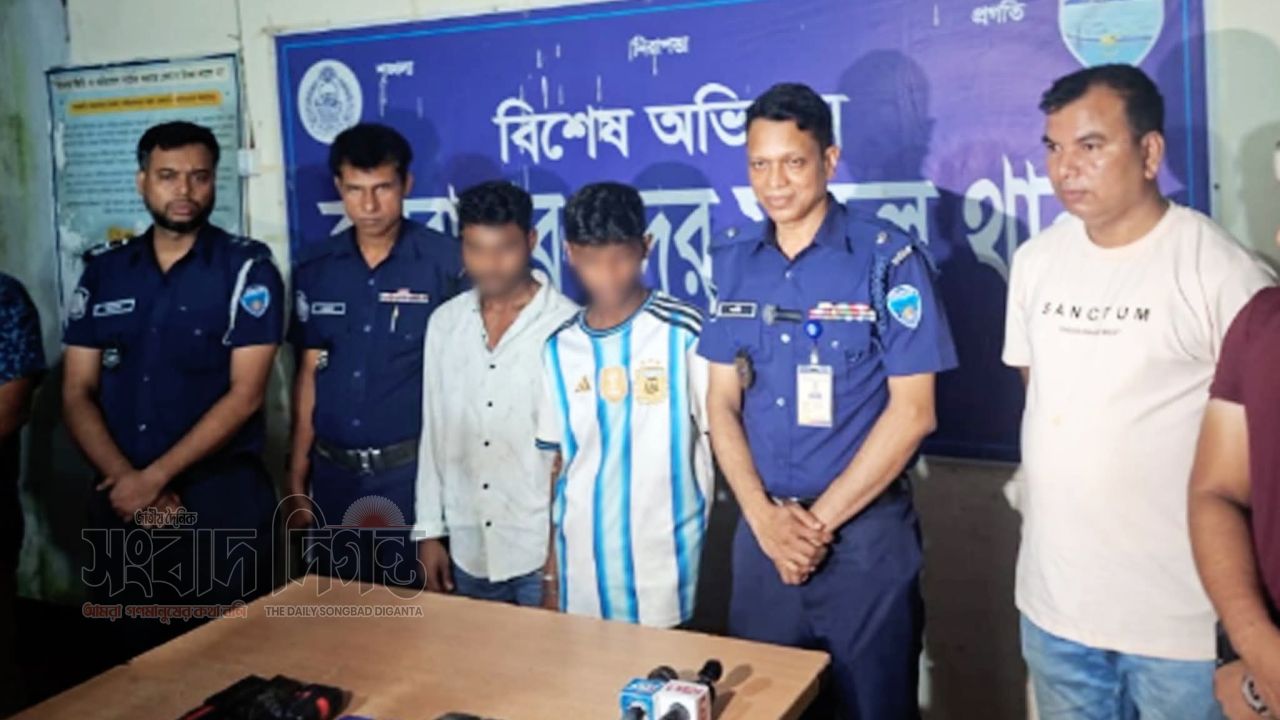  কক্সবাজারে ২৪ হাজার ইয়াবাসহ গাড়ি জব্দ,  আটক ২  