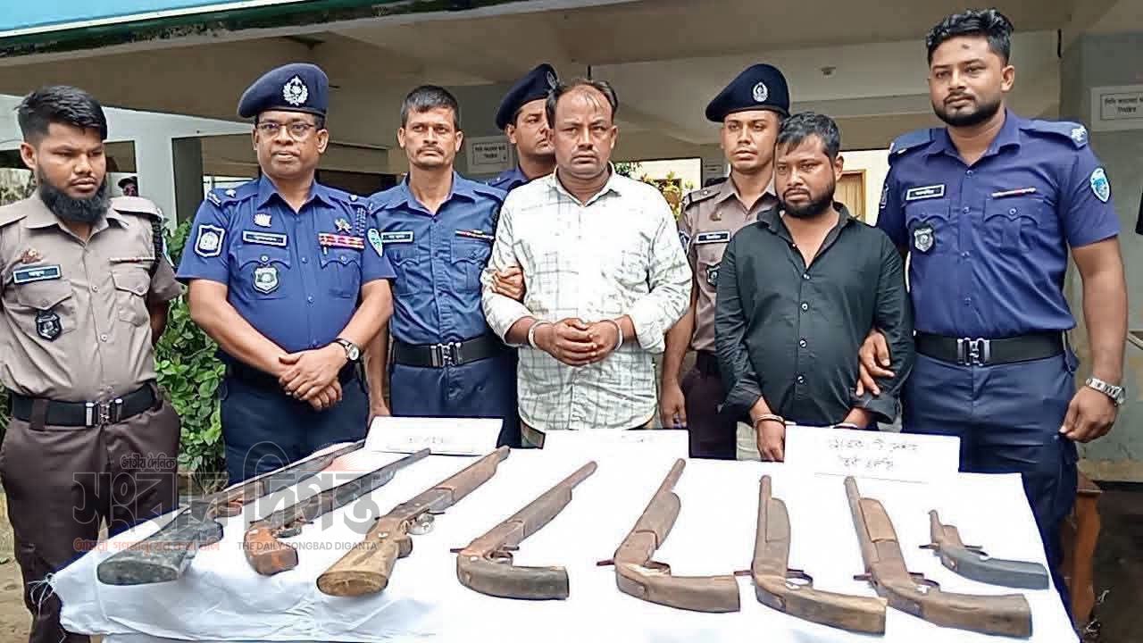 মহেশখালীতে দেশিয় তৈরি অবৈধ  ৮টি আগ্নেয়াস্ত্রসহ গ্রেপ্তার ২ 