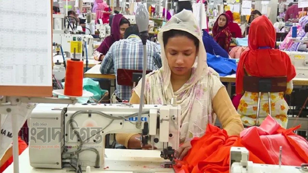 স্মার্ট প্রযুক্তিতে বদলে যাচ্ছে পোশাক কারখানার উৎপাদন ব্যবস্থা
