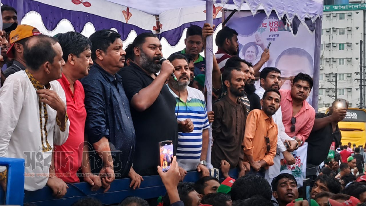 গাজীপুরে বৃষ্টিতে ভিজে বিএনপির ৪৮তম প্রতিষ্ঠাবার্ষিকী উদযাপন 