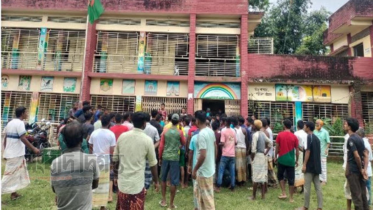 গংগাচড়ায় পঞ্চম শ্রেণির শিক্ষার্থীকে যৌন হয়রানির অভিযোগ, শিক্ষক সাময়িক বরখাস্ত 