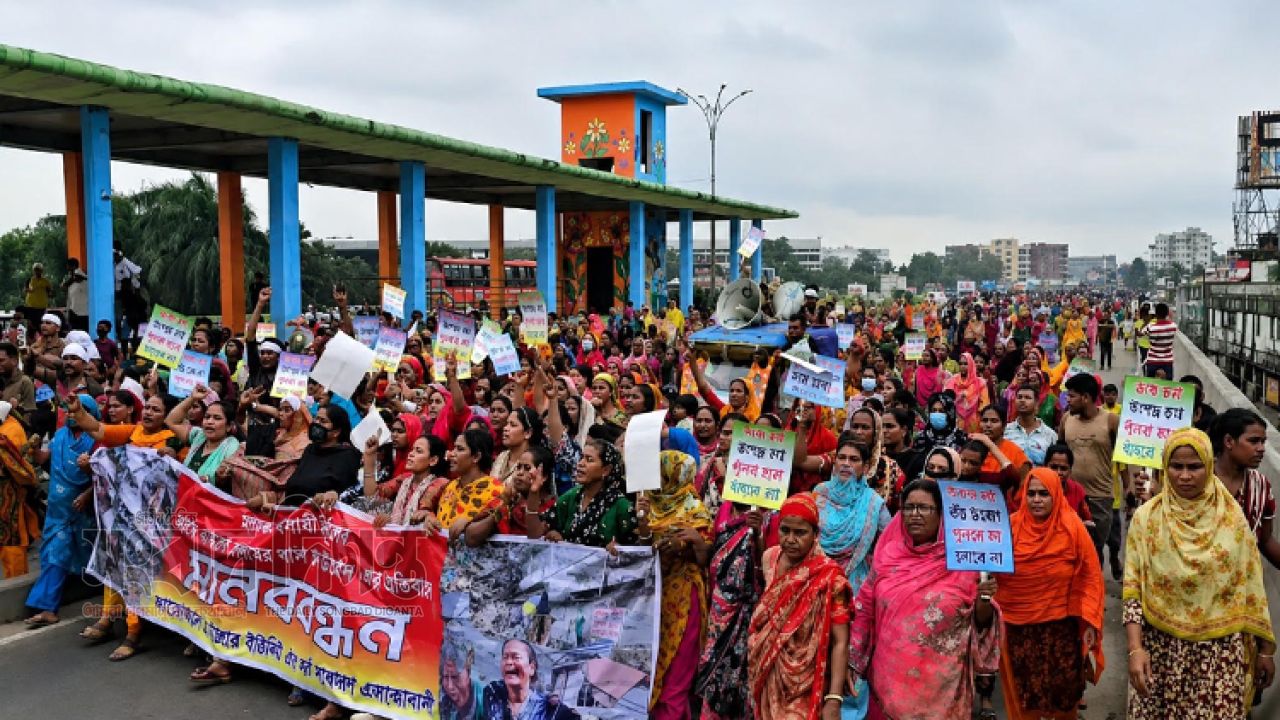 হাজী মাজার বস্তি উচ্ছেদের প্রতিবাদে মহাসড়ক অবরোধ, যানজটে ভোগান্তি 