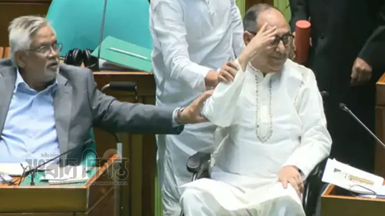 সাড়ে পাঁচ মাস পর সংসদে মির্জা আব্বাস, টেবিল চাপড়ে স্বাগত জানালেন এমপিরা 
