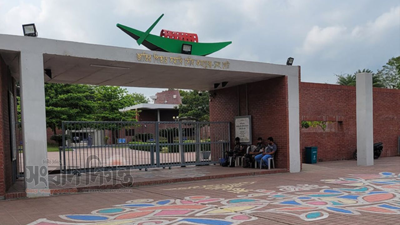 বঙ্গবন্ধুর শাহাদাতবার্ষিকীতে টুঙ্গিপাড়ায় নেই আগের সেই আয়োজন, সর্বত্র জোরদার নিরাপত্তা 