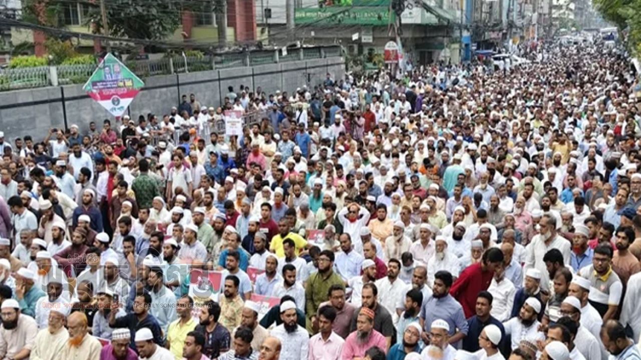 শাপলা চত্বর থেকে চট্টগ্রামের পথে ১১ দলীয় ঐক্যের লংমার্চ 