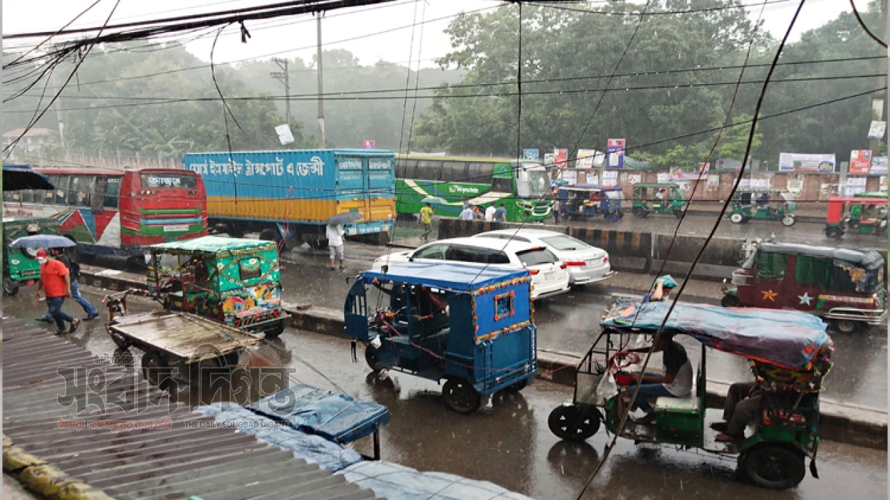 মৌচাকে ফুটওভার ব্রিজ নির্মাণের দাবিতে এলাকাবাসীর জোরালো আহ্বান 