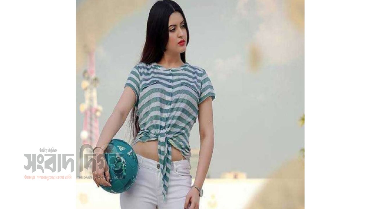 পরীমনির  ক্যারিয়ারের প্রথম পারিশ্রমিক ৩ লাখ টাকা 