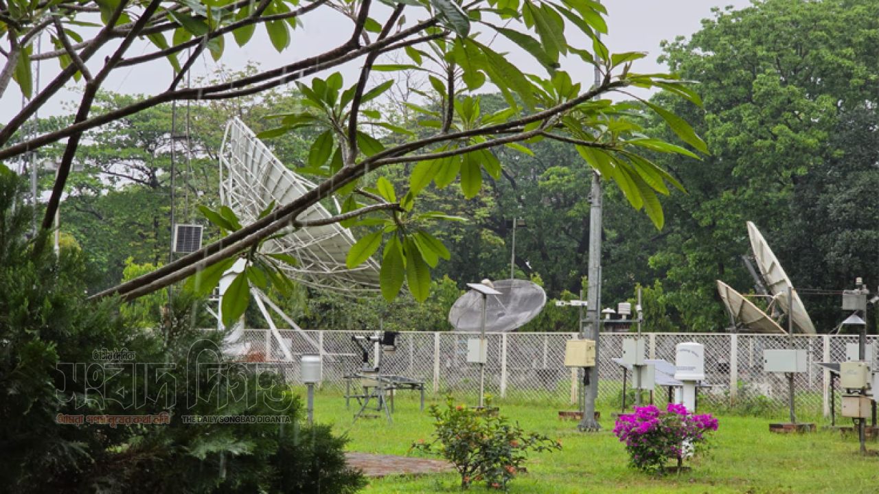 সকালেই মেঘে ঢাকা রাজধানী, দুপুরের মধ্যে বৃষ্টির সম্ভাবনা 