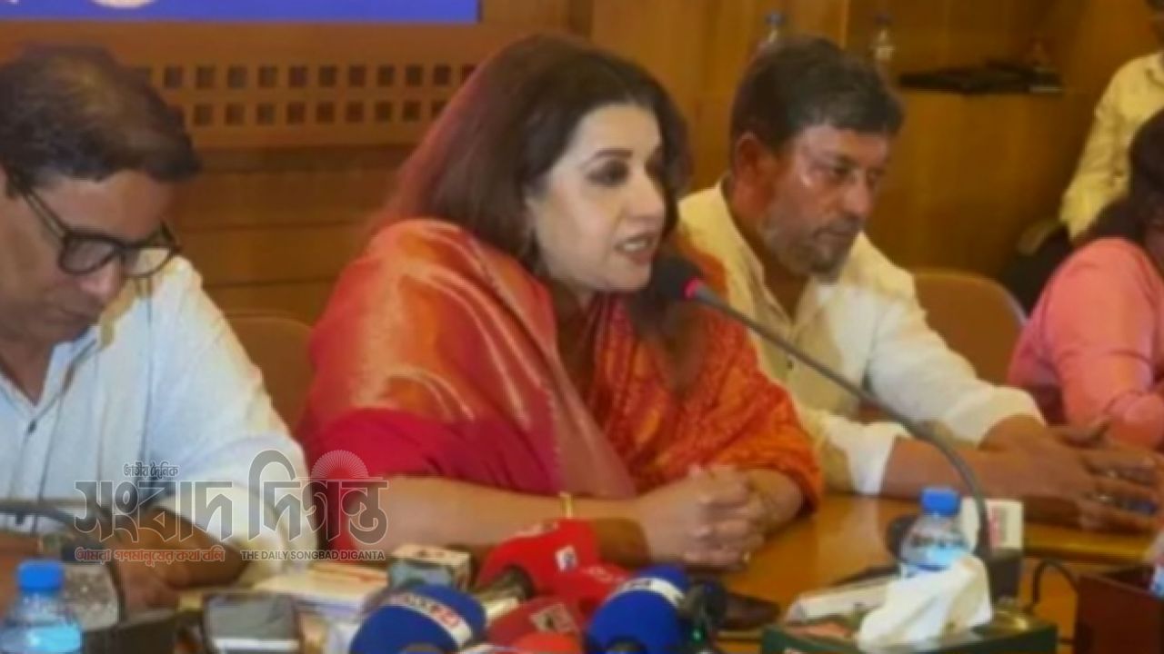 শেখ হাসিনাকে ফেরাতে ভারতের সঙ্গে যোগাযোগ চলছে, দেশে এলেই গ্রেপ্তার: শামা ওবায়েদ 
